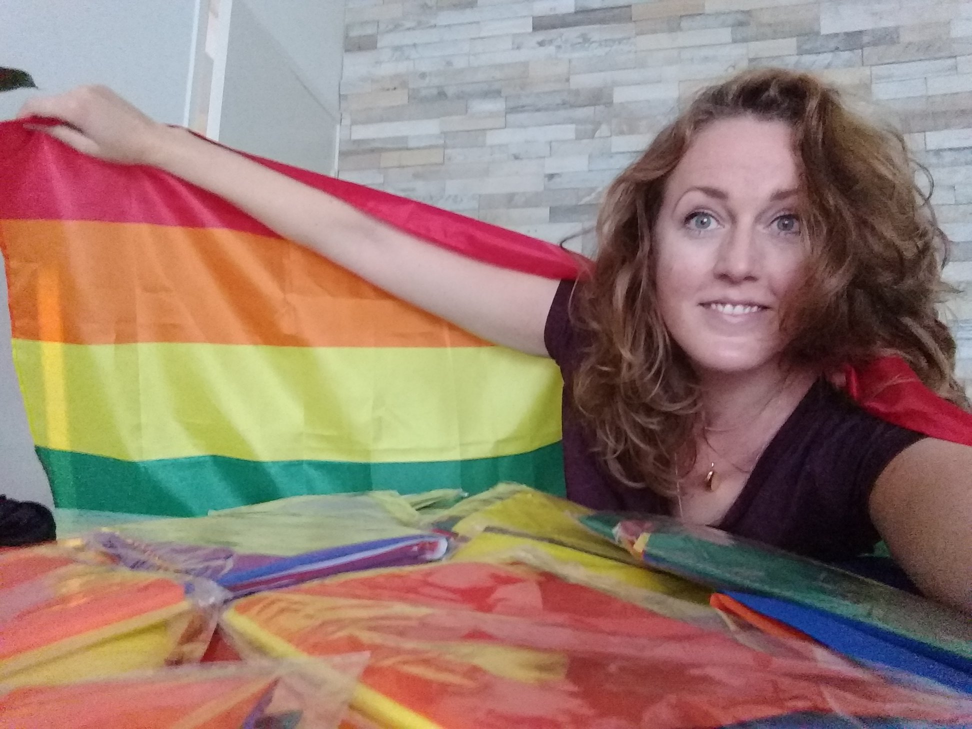 Regenboogvlag mee met Suus op International Coming Out Day!!