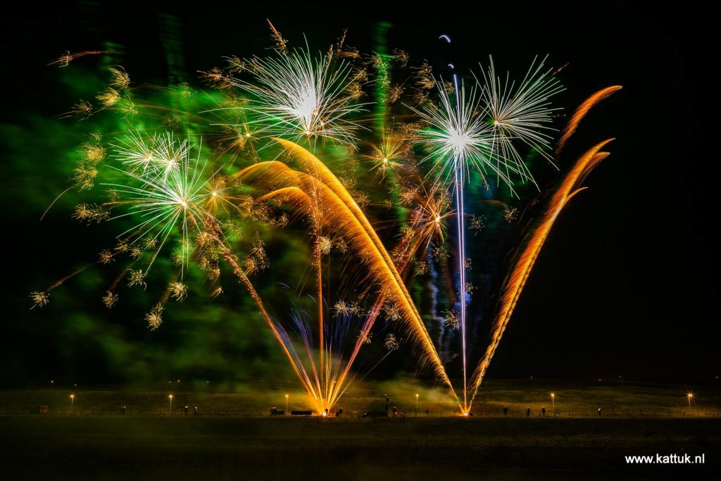 Knalvuurwerk en vuurpijlen verboden bij jaarwisseling - kattuk.nl
